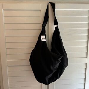 Alo Yoga OM THE GO GYM SLING BAG - BLACK